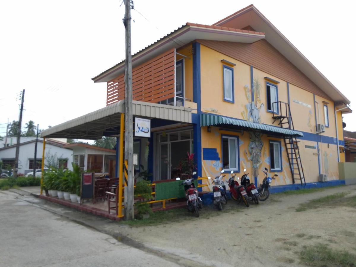 Phatra Hostel Thongsala Exterior foto