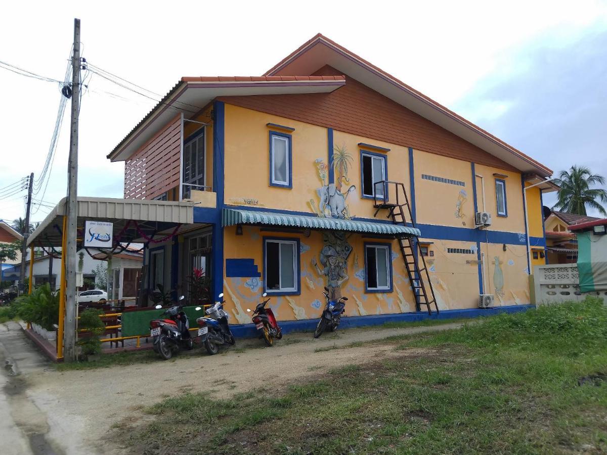 Phatra Hostel Thongsala Exterior foto